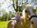 sauerland maedchen auf pferd foto tanja evers  smal 